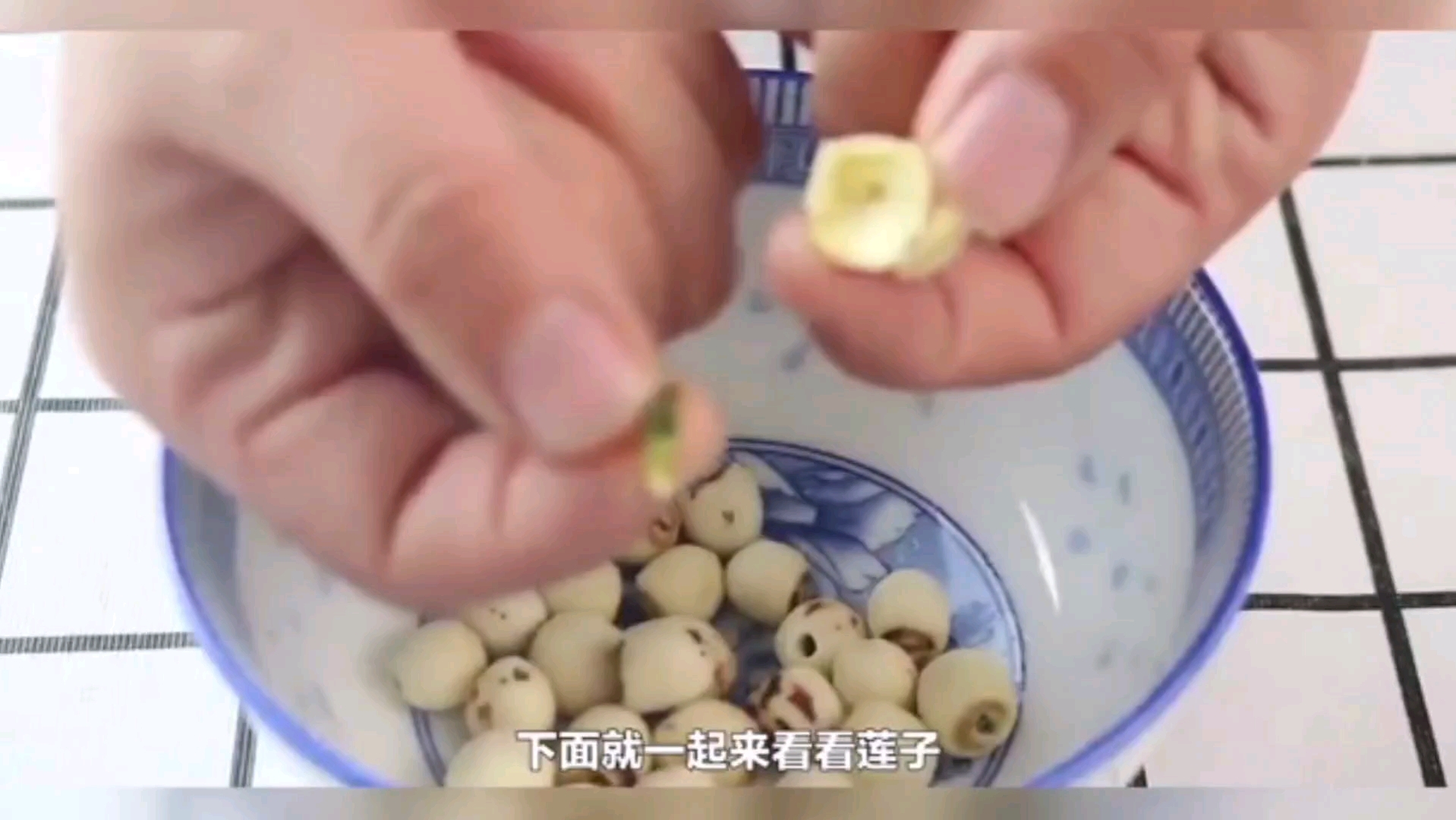 红莲子的功效与作用及食用方法(红莲子的功效与作用，食用方法大揭秘) ...